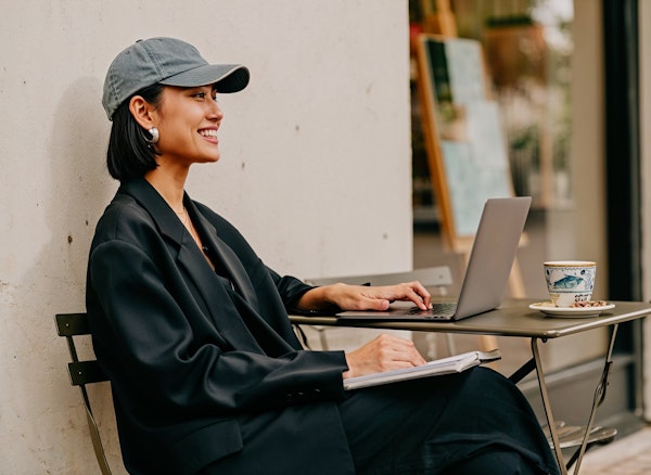 Educational materials and course content for investment learning